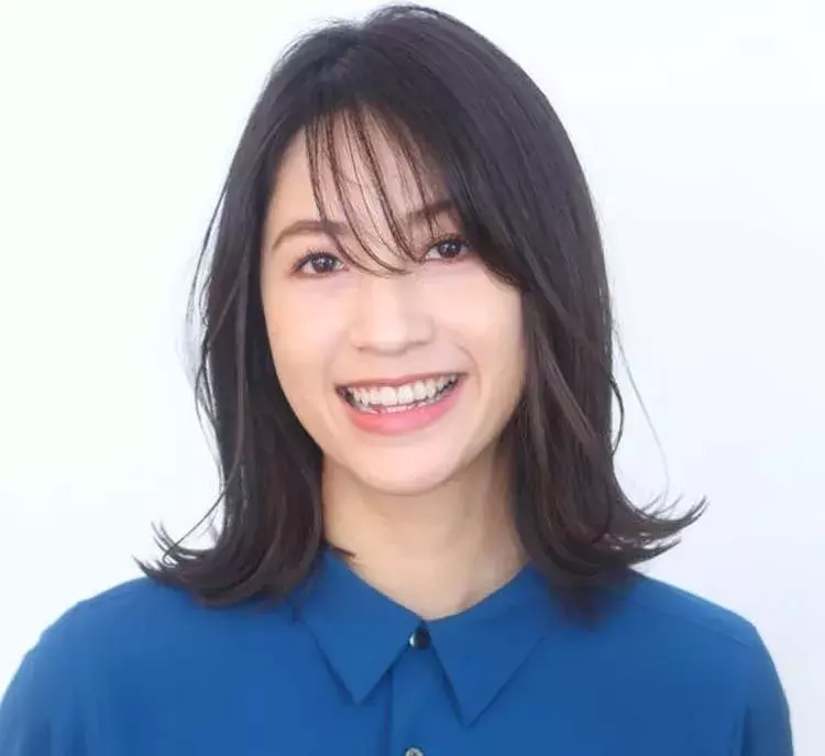 ミディアム 30代 40代大人の髪型 働く女性の好感度ヘア 透明感たっぷりの大人ミディ ローリエプレス