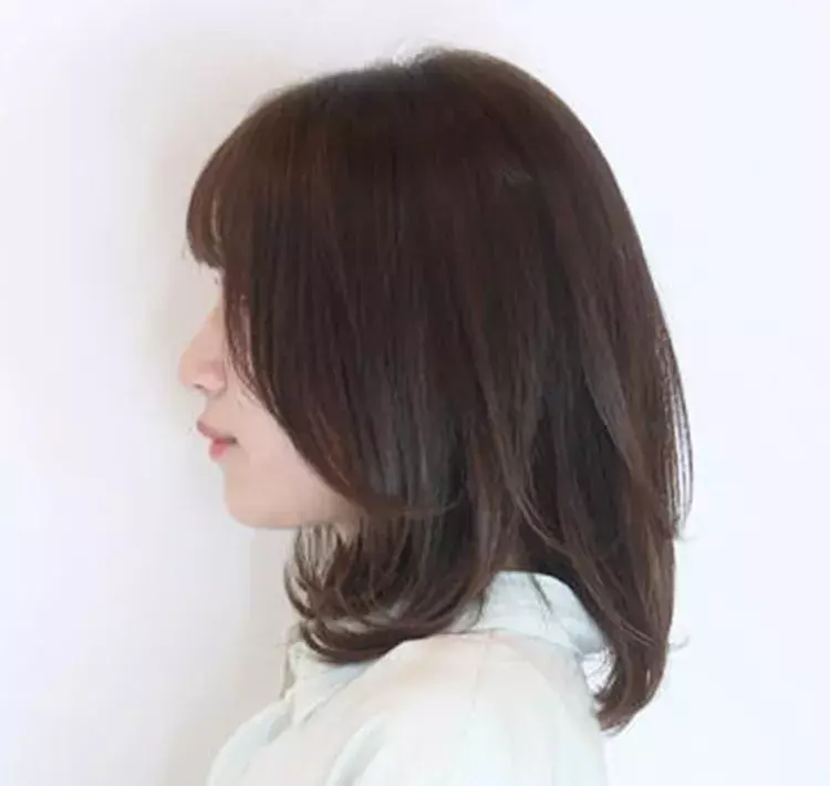 ミディアム 30代 40代大人の髪型 夏のおすすめヘアカラー 透明感あふれるアッシュベージュ ローリエプレス