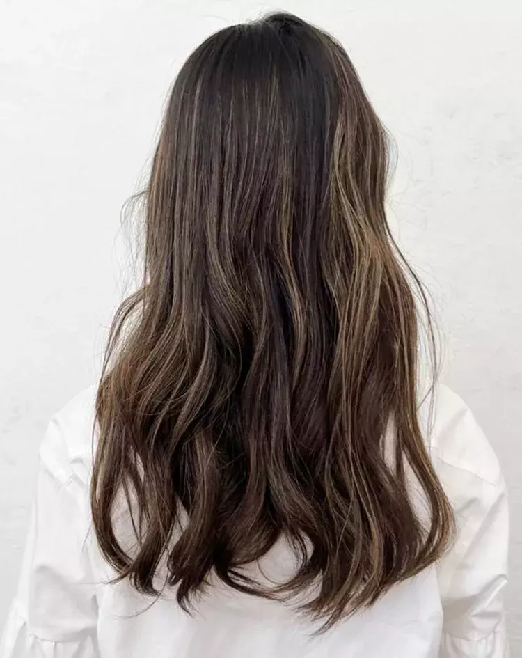 ロング 30代 40代大人の髪型 軽やかロング ヘルシーなルーズカール ローリエプレス ロング 30代 40代大人の髪型 軽やかロング ヘルシーなルーズカール ローリエプレス