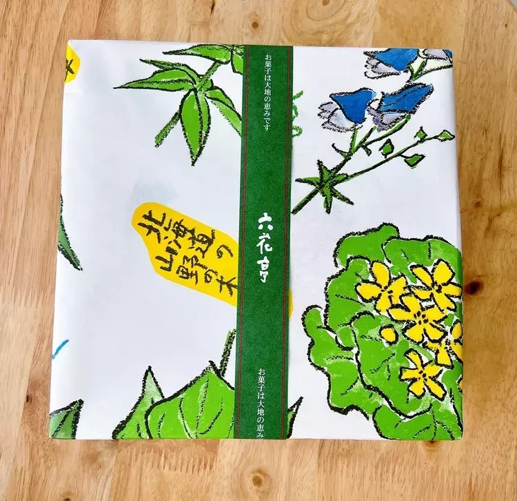 六花亭 クリスマス限定のポインセチア缶にお菓子を詰めて自分だけのギフトを ときめく手土産スイーツ ローリエプレス 六花亭 クリスマス限定のポインセチア缶にお菓子を詰めて自分だけのギフトを ときめく手土産スイーツ ローリエプレス