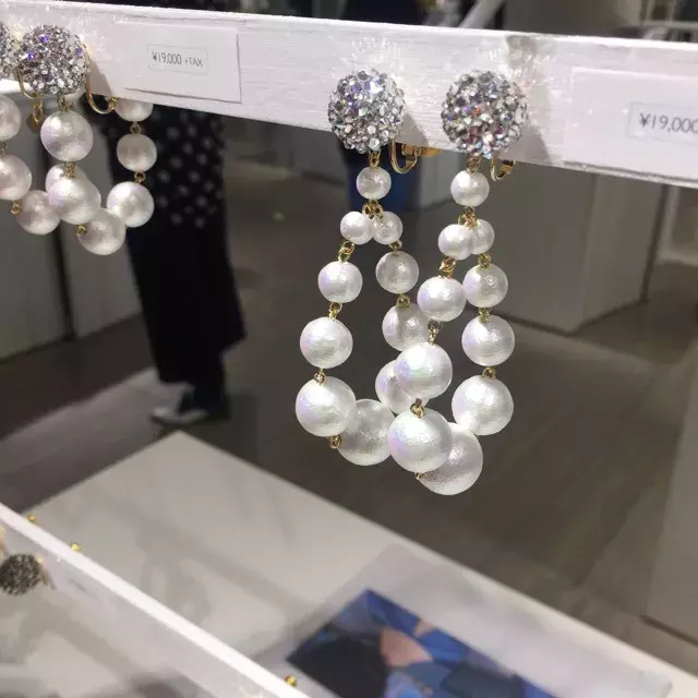 イヤリング派必見 日本人女性デザイナーの Julica が大人可愛いすぎ ローリエプレス イヤリング派必見 日本人女性デザイナーの Julica が大人可愛いすぎ ローリエプレス