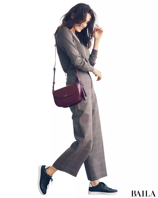 カジュアルすぎない30代きれいめ通勤スニーカーコーデ30選 30代レディースファッション ローリエプレス