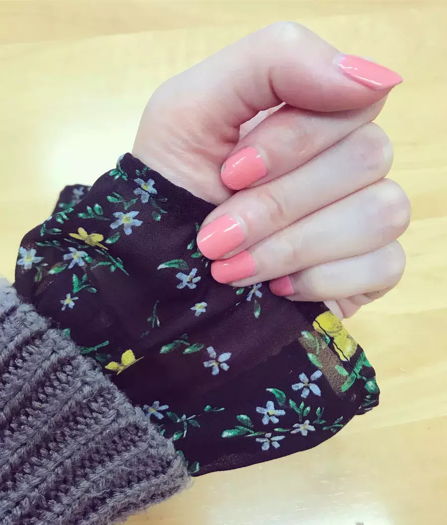 Zara小花柄ブラウス をレイヤード ローリエプレス Zara小花柄ブラウス をレイヤード ローリエプレス