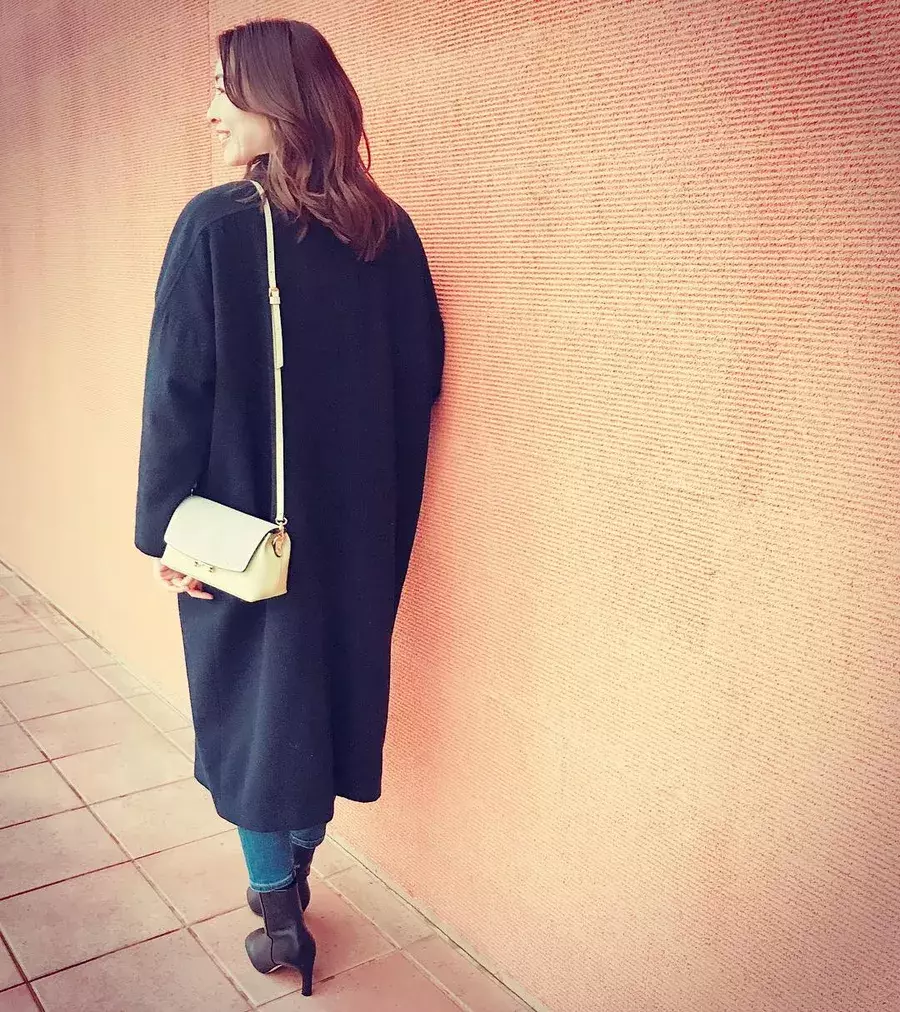 Zara小花柄ブラウス をレイヤード ローリエプレス Zara小花柄ブラウス をレイヤード ローリエプレス