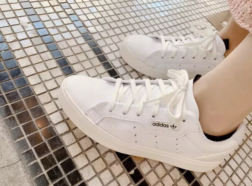 カジュアルになり過ぎないスニーカー選び ローリエプレス カジュアルになり過ぎないスニーカー選び ローリエプレス