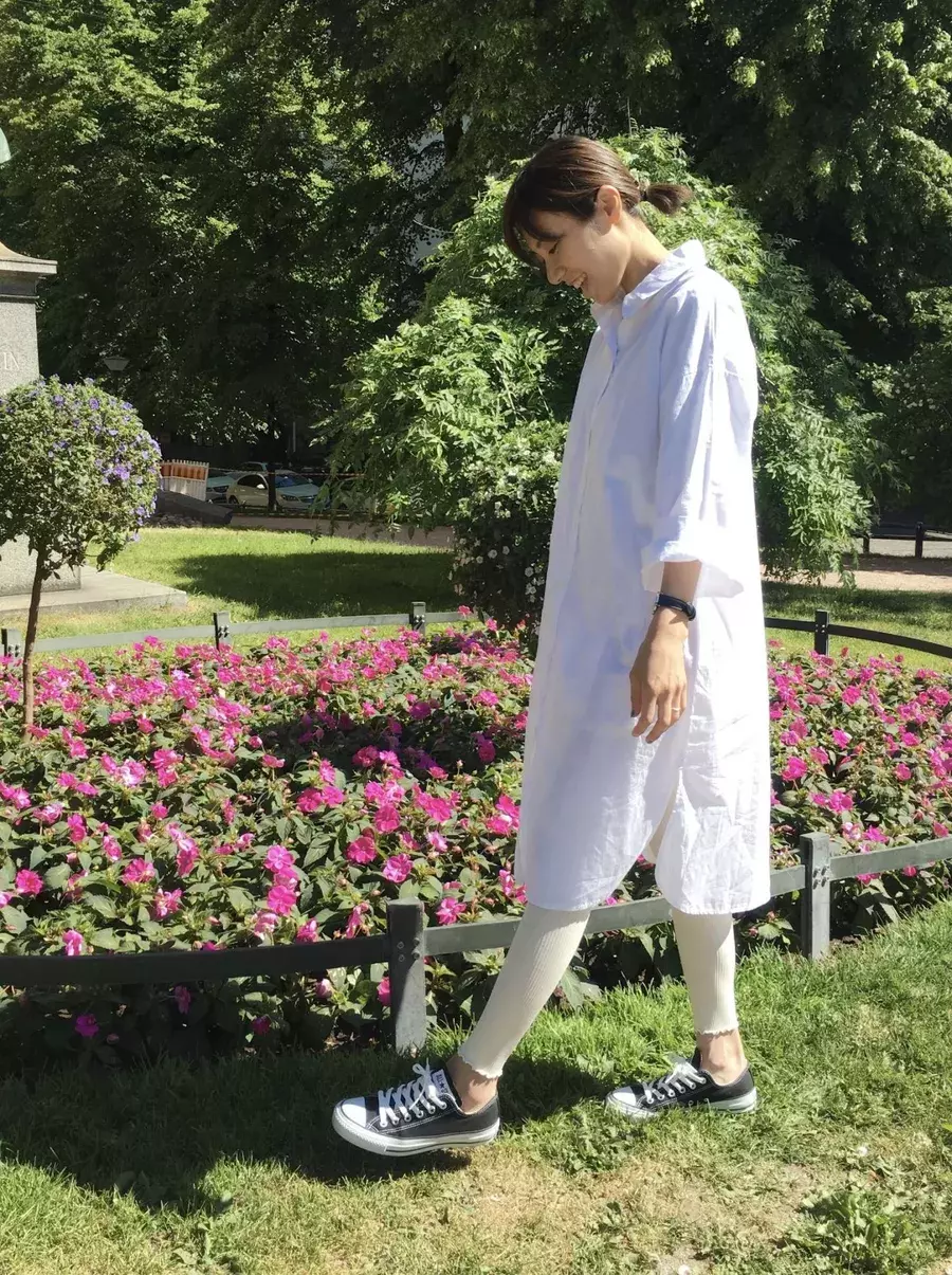 瞬時にシャレる ワンピース ペタンコ靴 の大人可愛げコーデ ローリエプレス