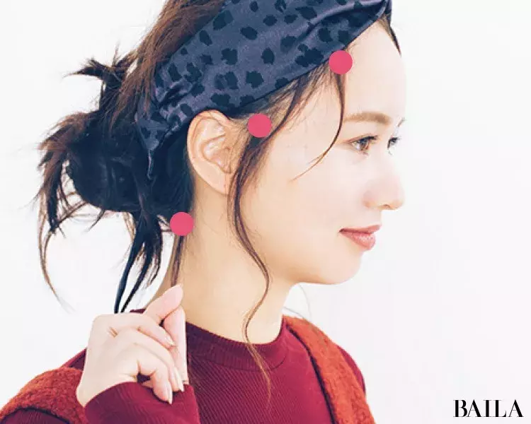 ヘア小物アレンジ 大胆な太ヘアバンド ルーズおだんごでつくる簡単まとめヘア 動画あり ローリエプレス ヘア小物アレンジ 大胆な太ヘアバンド ルーズおだんごでつくる簡単まとめヘア 動画あり ローリエプレス