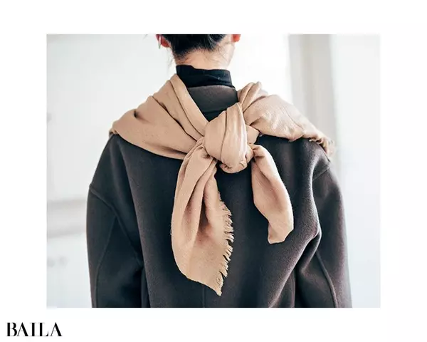 首もとコーデ ストールの アフガン巻き でハンサムスタイル ローリエプレス
