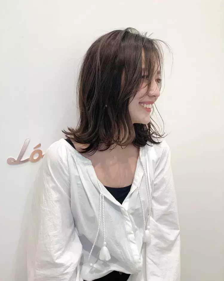 ばっさりイメチェン ロングヘアーからミディアムヘアーに ローリエプレス