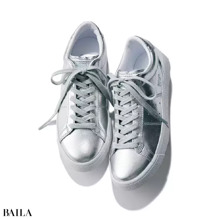 大人スニーカー 辛め派フェミニンの 1週間スニーカーコーデ ローリエプレス