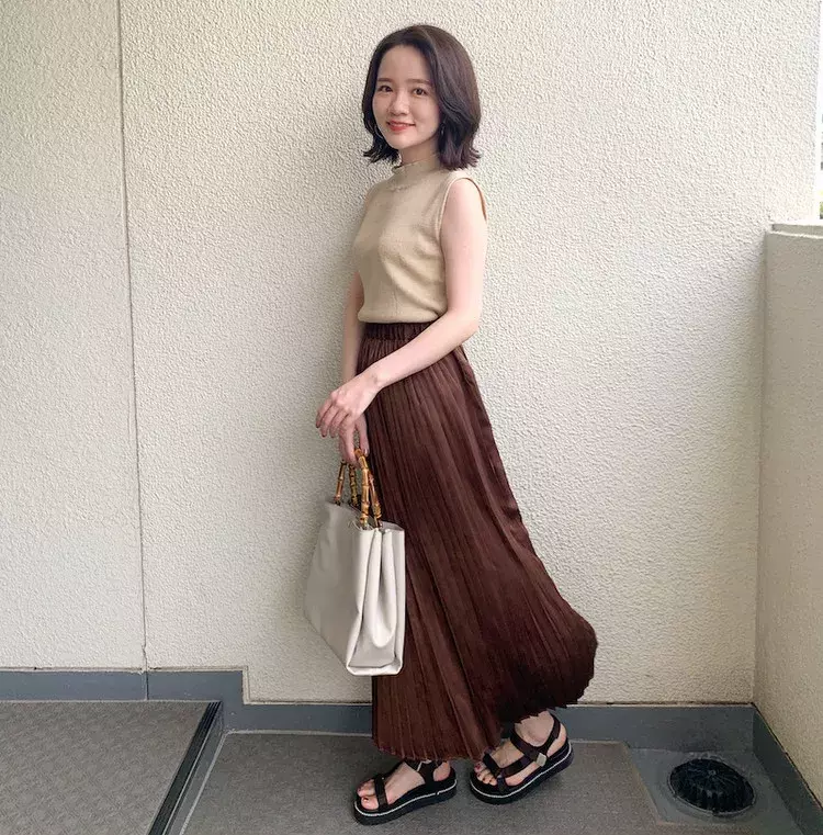 150cmコーデ 夏から秋まで使える 秋カラーの光沢プリーツスカート ローリエプレス 150cmコーデ 夏から秋まで使える 秋カラーの光沢プリーツスカート ローリエプレス