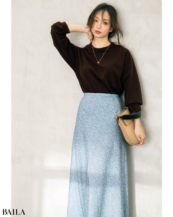 ブラウンはグレイッシュブルーと相性よし 秋トレンド配色で４コーデ ローリエプレス