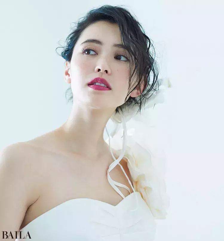 花嫁の髪型 メイクまとめ 最高の１日のための39選 ヘッドドレスやヘアアレンジも 結婚式で最高の花嫁になる 2 ローリエプレス
