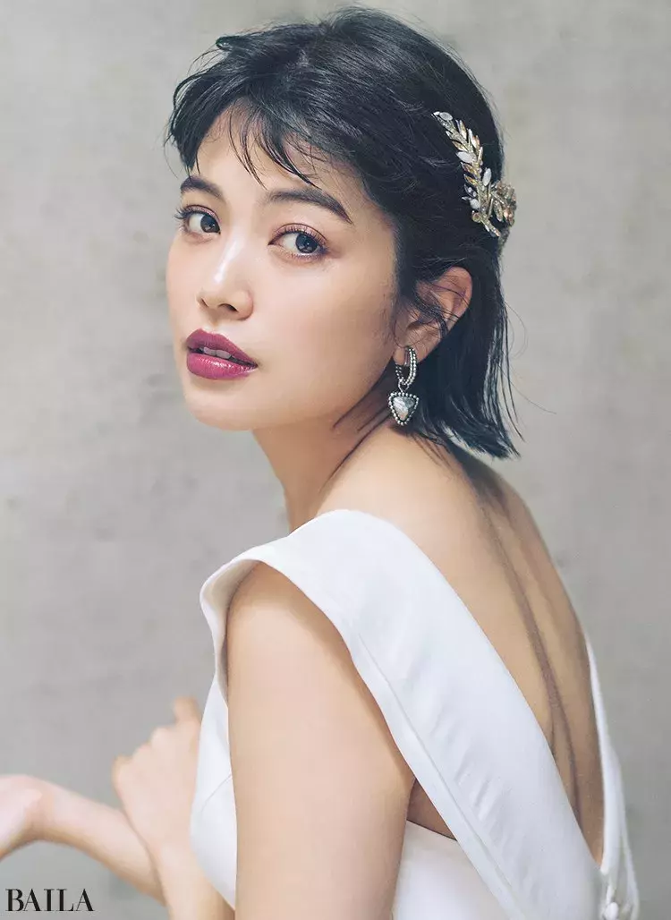 花嫁の髪型 メイクまとめ 最高の１日のための39選 ヘッドドレスやヘアアレンジも 結婚式で最高の花嫁になる 2 ローリエプレス