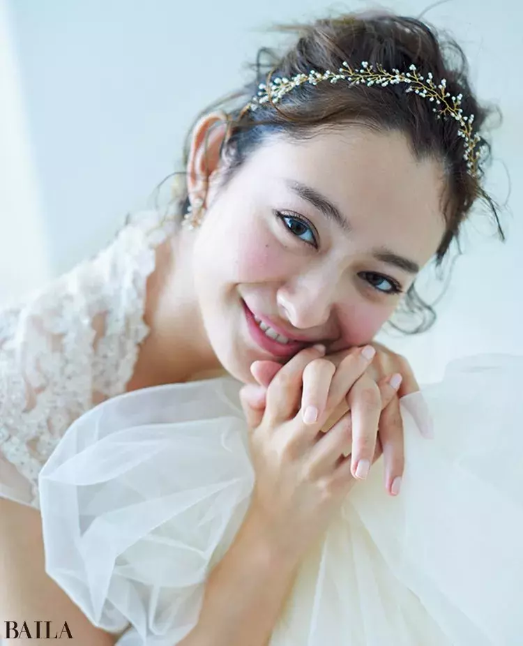 花嫁の髪型 メイクまとめ 最高の１日のための39選 ヘッドドレスやヘアアレンジも 結婚式で最高の花嫁になる 2 ローリエプレス