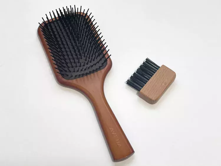 無印良品で発見 水洗いngなブラシのお手入れどうしてる コレで解決 ローリエプレス