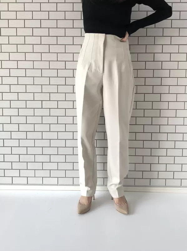 Zara ザラ のハイウエストパンツ 4 990を30代小柄ファッションエディターが本気レポート 着回し 身長150cmエディターchiaki ローリエプレス