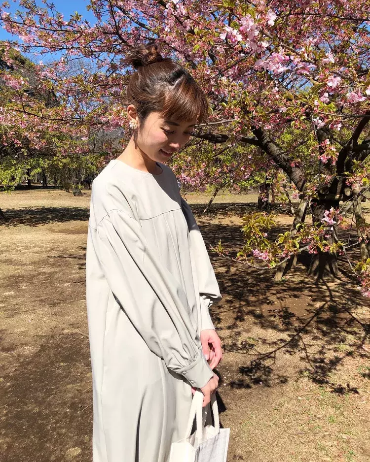 1枚でサマになる 春色グリーンのワンピースコーデ ローリエプレス