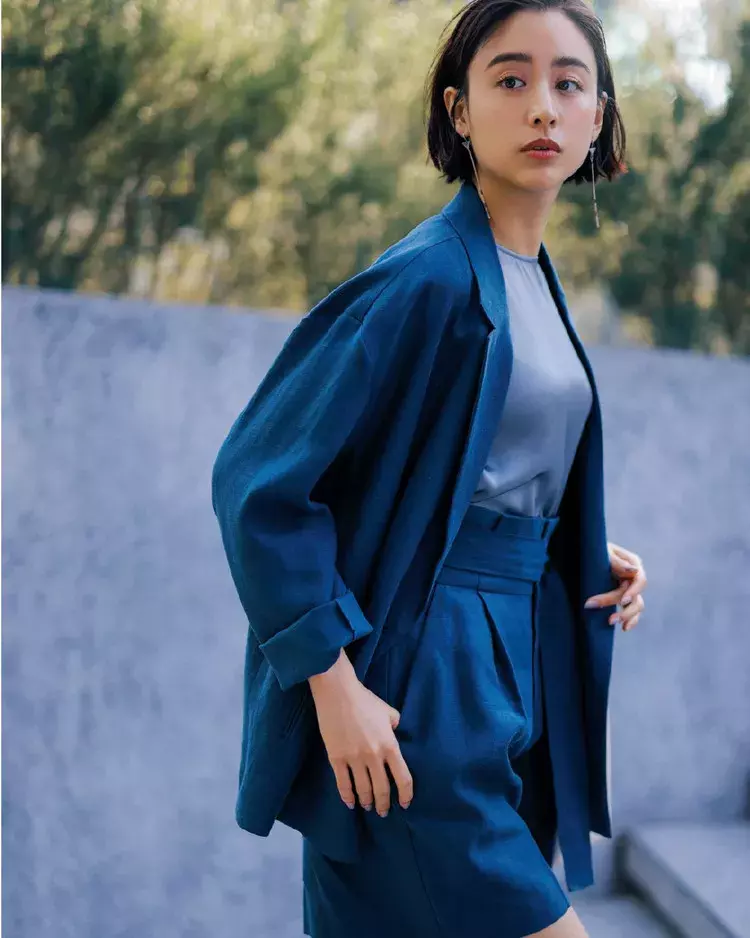 火曜日は ジャケットとショートパンツノセットアプで新鮮バランス 30代今日のコーデ ローリエプレス