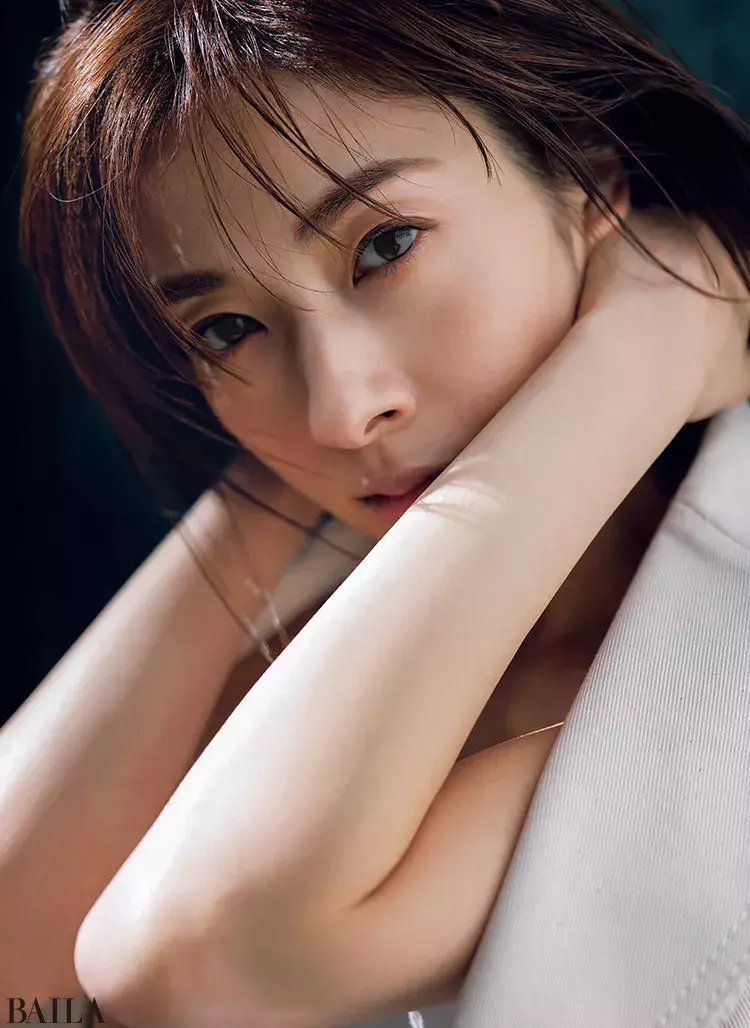 明日海りお スペシャルインタビューまとめ 美しすぎる写真も本音インタビューも必見 ローリエプレス