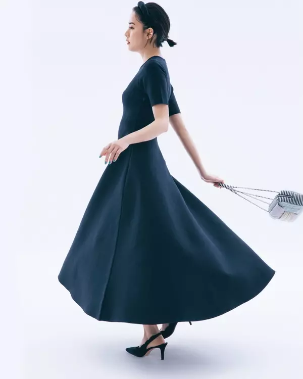 月曜日は 一枚で自信をくれるスタイルアップワンピース 30代今日のコーデ ローリエプレス