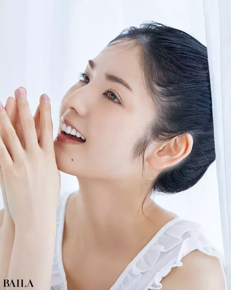 道重さゆみさん31歳 キレイの秘密 愛用の化粧水 先行美容液をご紹介 肌状態にあわせた使い分けもさすが ローリエプレス