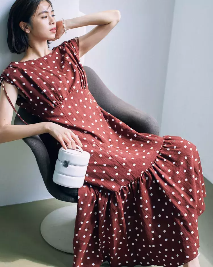 土曜日は レディなブラウンドットワンピースで主役に 30代今日のコーデ ローリエプレス 土曜日は レディなブラウンドットワンピースで主役に 30代今日のコーデ ローリエプレス