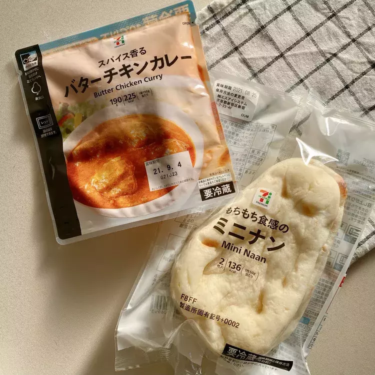 セブンイレブンで美味しいナンが食べられる １枚約80円のミニナン セブンのカレーでおしゃれすぎる一皿が完成 元フードバイヤーmanamiのコスパなグルメ スイーツ ローリエプレス