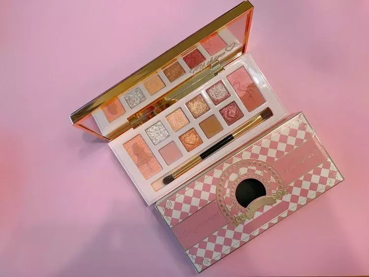 世界累計販売数15億個 爆売れ中国コスメ Zeesea ズーシー 大英博物館の アリス ドリームランド のアイシャドウパレットをレビュー パケ買い必至 ローリエプレス