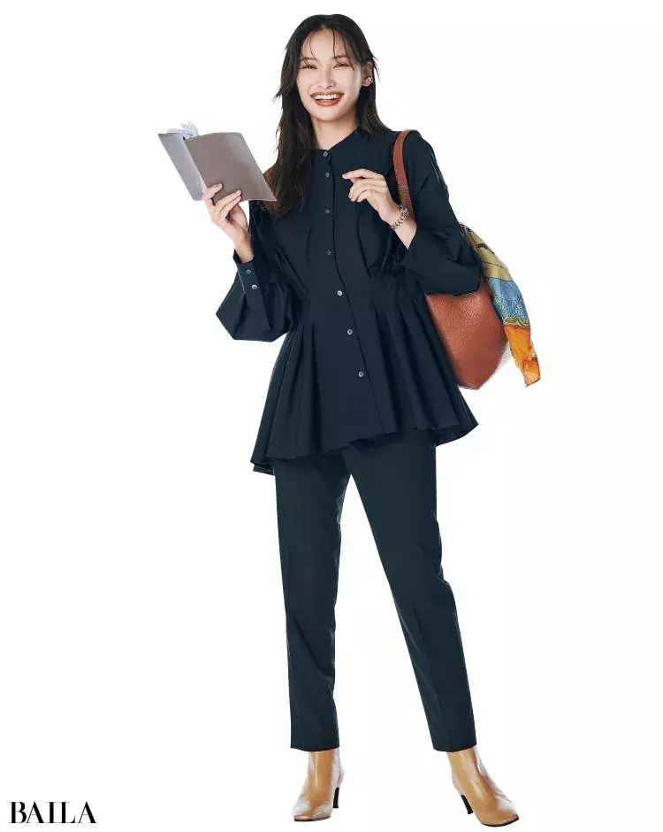 旬の盛りトップスが着たいならパンツは黒を選んで 職場でも浮かないきれいめ3コーデ ローリエプレス