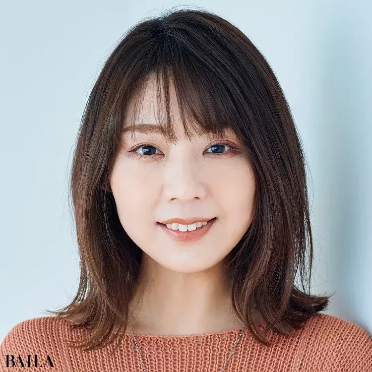 ミディアム 30代 40代の大人の髪型 働く女性の好感度ヘア 面長さん向け三角前髪ミディアム ローリエプレス