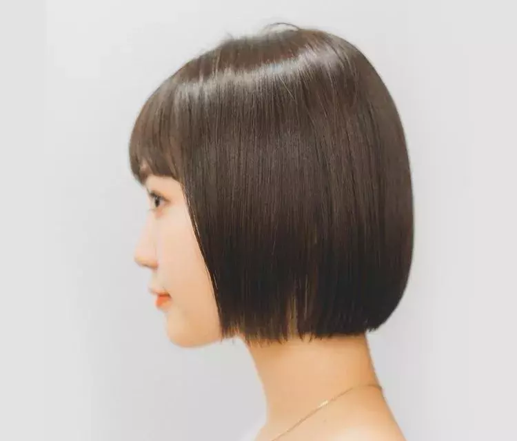 ボブ 30代 40代大人の髪型 梅雨対策のストレートパーマヘア グロスのようなツヤ感 シルクストレートボブ ローリエプレス ボブ 30代 40代大人の髪型 梅雨対策のストレートパーマヘア グロスのようなツヤ感 シルクストレートボブ ローリエプレス