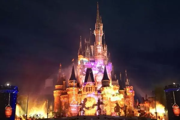 Tdr 壮大な夜の新プログラム シンデレラ城が舞台の Celebration Tokyo Disneyland の見どころを ローリエプレス