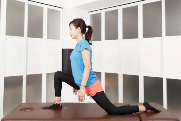 骨盤の歪みを整えつつお腹ほっそり 痩せの鍵 腸腰筋 に効く簡単ストレッチ ローリエプレス