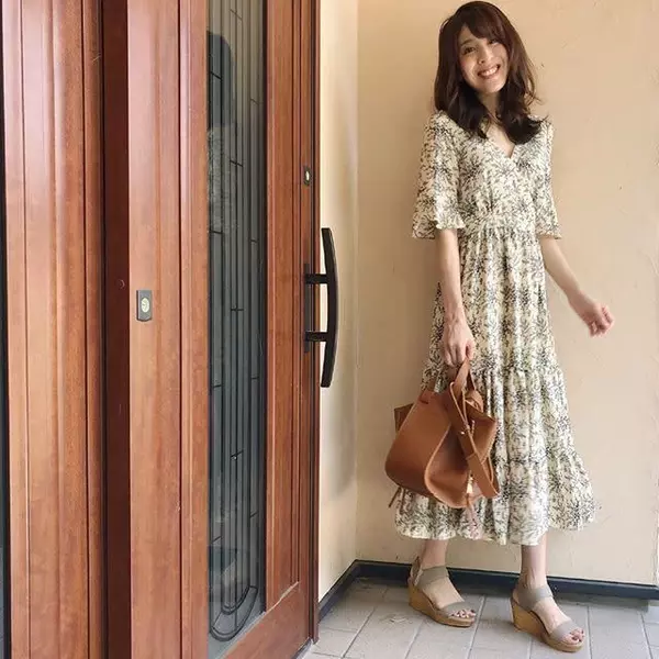 ハイブランドのdvfからプチプラまで ラグジュアリーな夏の柄ワンピースルック ローリエプレス