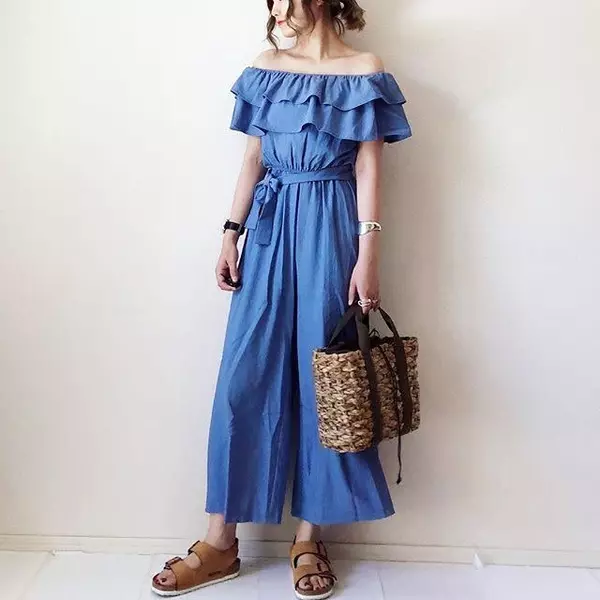 肌見せコーデをおしゃれで健康的に オフショルのワンピース オールインワンの着こなし9選 ローリエプレス