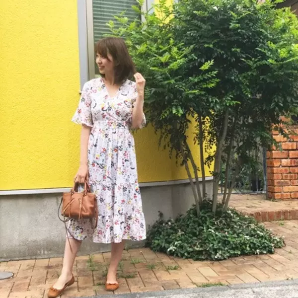 浴衣を着ない夏祭りや花火大会コーデ 楽ちん花柄ワンピースできれいめな着こなし10選 ローリエプレス