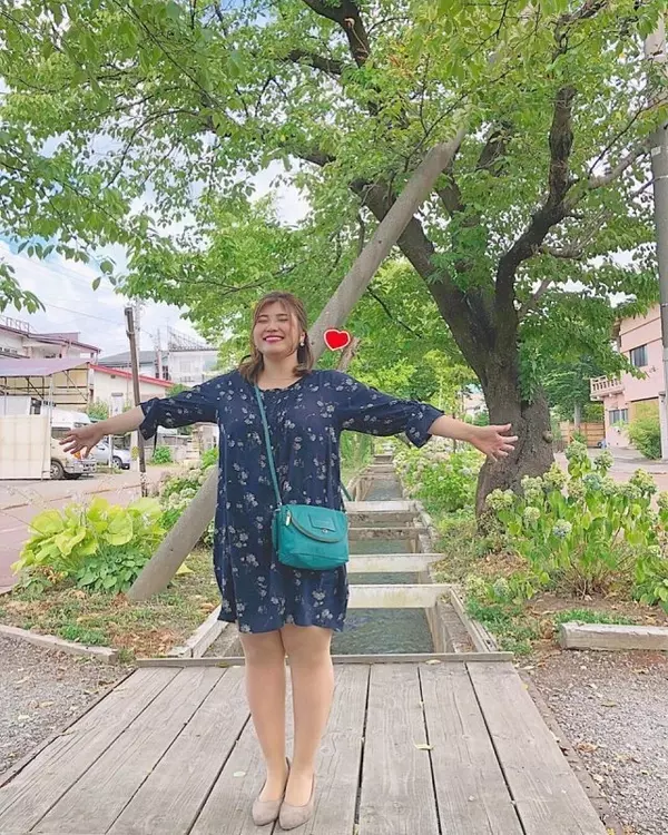 ぽっちゃり女子にぴったりな夏の花柄コーデ すっきりきれいめに華やぐ着こなし10選 ローリエプレス