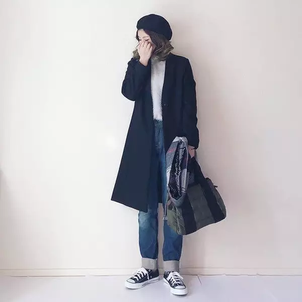 ちょこんとかわいいベレー帽を大人っぽく 冬コーデの印象を変える 黒のベレー帽コーデ9選 ローリエプレス