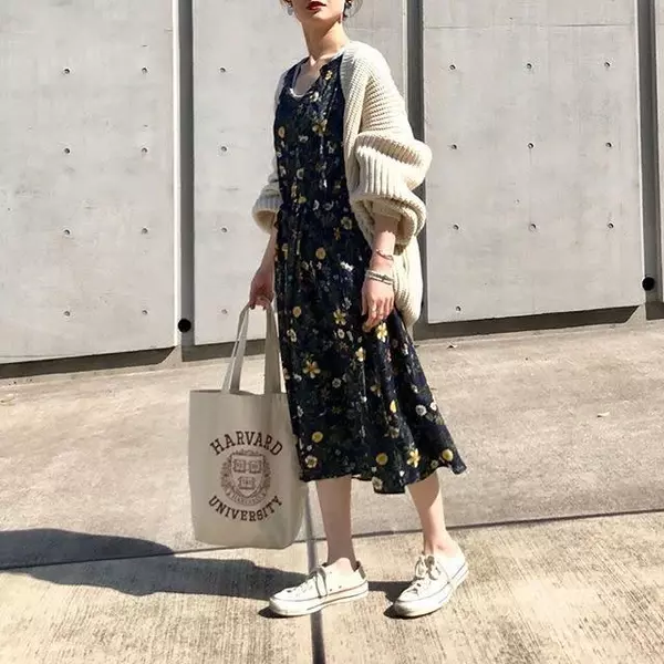 そろそろ花柄ワンピースが着たい ニットやアウターで春っぽい重ね着コーデ7選 ローリエプレス