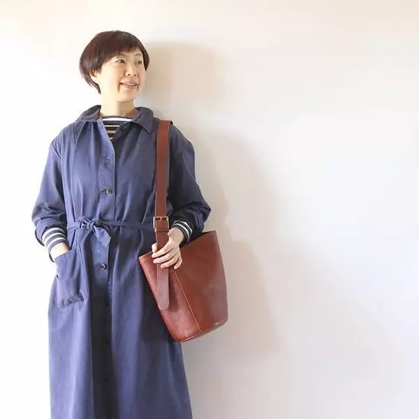 50代のナチュラルな春コートの着こなし 重ね着がおしゃれなロングコートコーデ8選 ローリエプレス