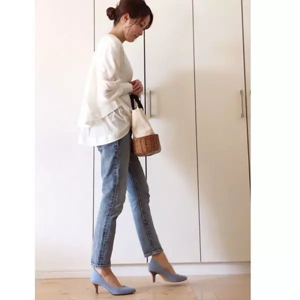 インナーの多め見せでこなれ感 ロングシャツのシンプルな重ね着コーデ8選 ローリエプレス