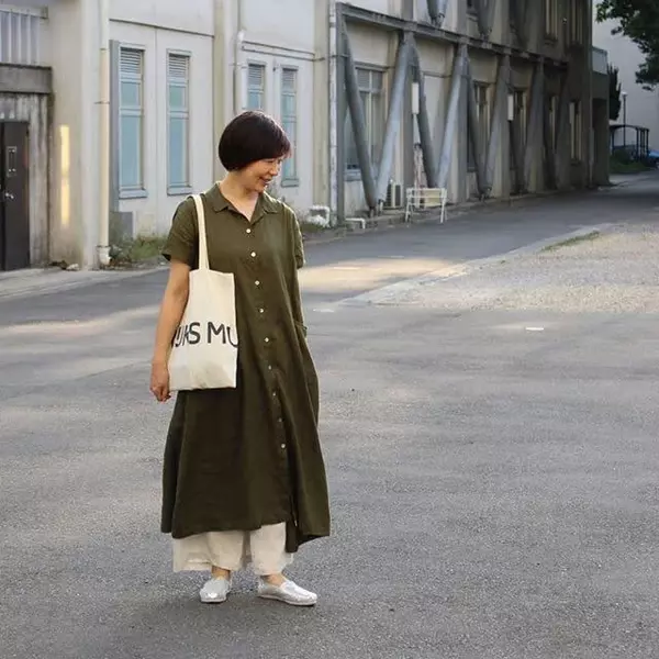 大人世代の重ね着に使える 柔らかいペチパンツ ワンピースでナチュラルな着こなし5選 ローリエプレス