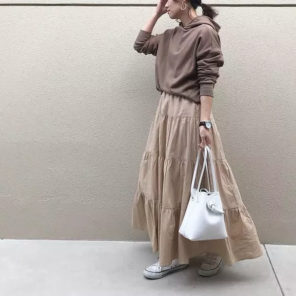 合わせやすくて使いやすい 白のハンドバッグできれいめな大人コーデ12選 ローリエプレス