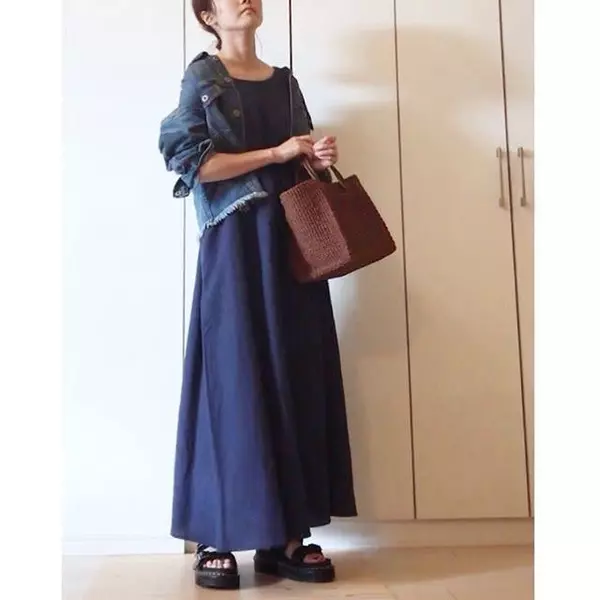 まだ冷える朝晩用にちょうどいい デニムジャケット を使った大人女子コーデ ローリエプレス