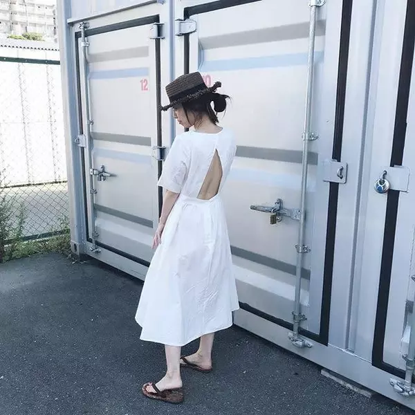 インナー対策で 背中あき を楽しもう すっきりおしゃれな背中あきワンピース オールインワンコーデ11選 ローリエプレス