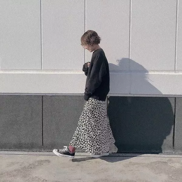 シンプルコーデに映える お目立ちソックス カラー ラメ レース靴下のおしゃれなコーデ14選 ローリエプレス