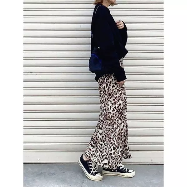 楽ちんスウェットには大人スカートを合わせよう ゆるっとシンプルなスウェット スカートコーデ9選 ローリエプレス