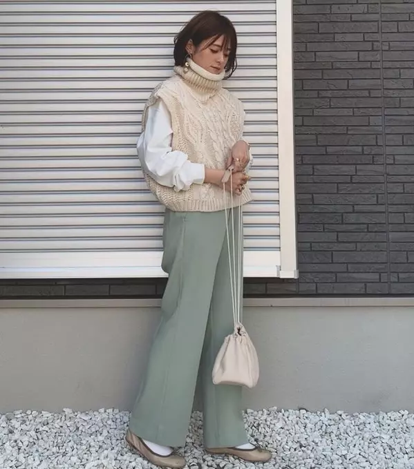 冬のワイドパンツには白ソックス ぺたんこシューズと相性バツグンなワイドパンツ 白靴下コーデ8選 ローリエプレス