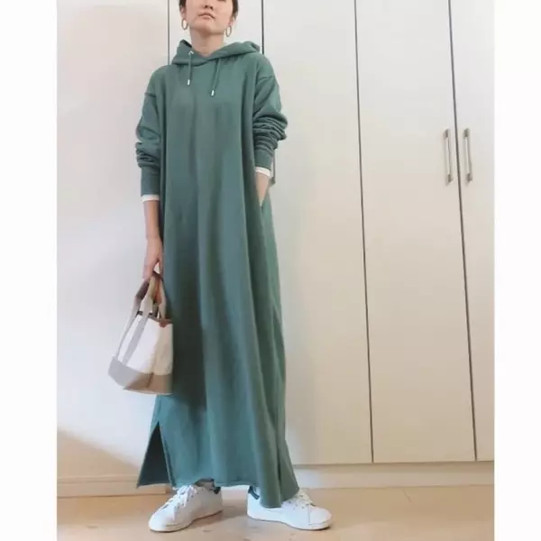 フード付きワンピースが使える 部屋着やご近所 カジュアルなお出かけにおすすめな楽ちんワンピースコーデ8選 ローリエプレス